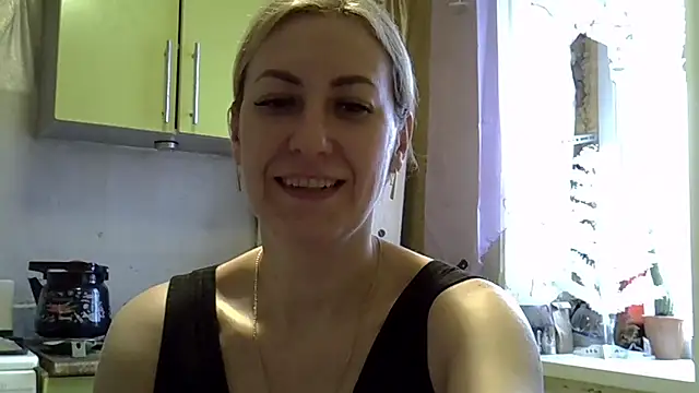 Snapshot of AshleyXHoney chatting on December 27, 7:18 am AshleyXHoney online show from December 27, 7:18 am