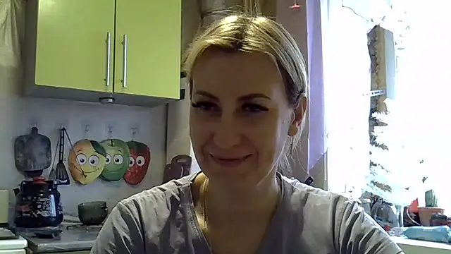 Snapshot of AshleyXHoney chatting on December 31, 8:15 am AshleyXHoney online show from December 31, 8:15 am