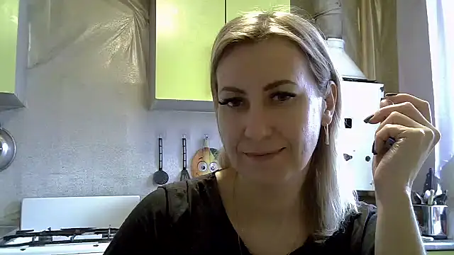 Snapshot of AshleyXHoney chatting on January 14, 9:35 am AshleyXHoney online show from January 14, 9:35 am
