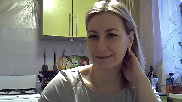 Snapshot of AshleyXHoney chatting on January 17, 6:04 am AshleyXHoney online show from January 17, 6:04 am