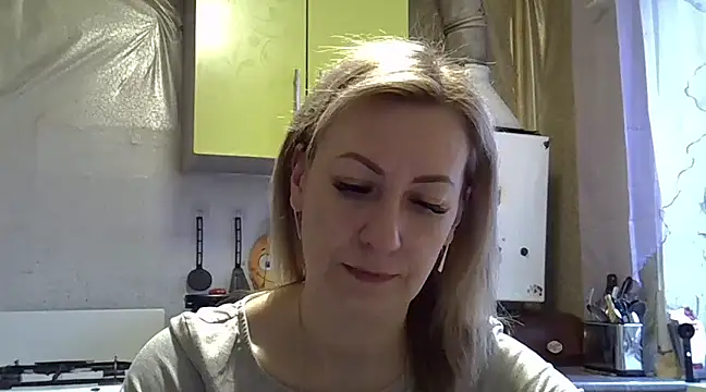 Snapshot of AshleyXHoney chatting on January 24, 6:35 am AshleyXHoney online show from January 24, 6:35 am