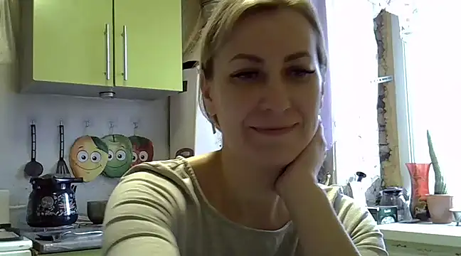 Snapshot of AshleyXHoney chatting on February 3, 7:29 am AshleyXHoney online show from February 3, 7:29 am
