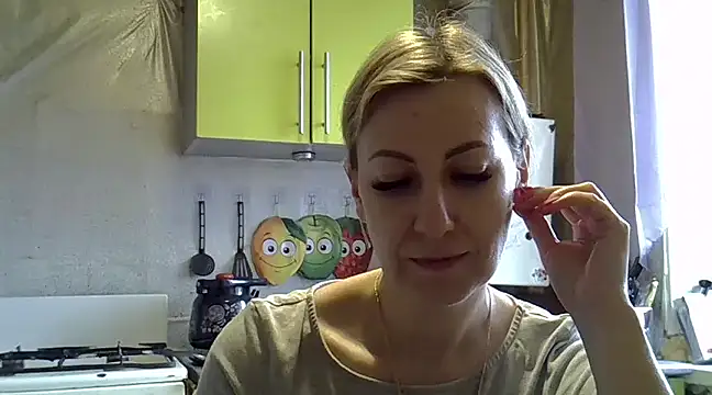 Snapshot of AshleyXHoney chatting on February 3, 11:09 am AshleyXHoney online show from February 3, 11:09 am