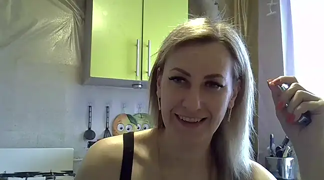 Snapshot of AshleyXHoney chatting on February 4, 6:57 am AshleyXHoney online show from February 4, 6:57 am