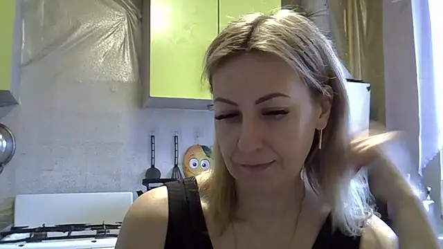 Snapshot of AshleyXHoney chatting on February 10, 7:04 am AshleyXHoney online show from February 10, 7:04 am