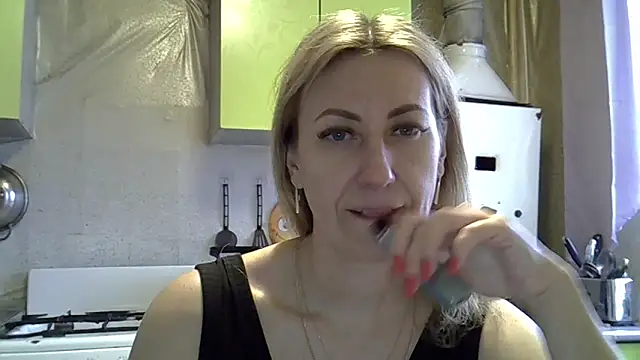 Snapshot of AshleyXHoney chatting on February 10, 11:36 am AshleyXHoney online show from February 10, 11:36 am