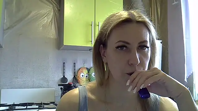 Snapshot of AshleyXHoney chatting on March 5, 6:23 am AshleyXHoney online show from March 5, 6:23 am