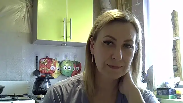 Snapshot of AshleyXHoney chatting on March 13, 7:42 am AshleyXHoney online show from March 13, 7:42 am