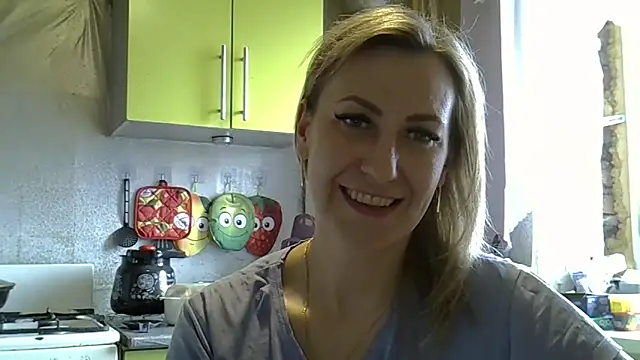 Snapshot of AshleyXHoney chatting on March 13, 10:47 am AshleyXHoney online show from March 13, 10:47 am