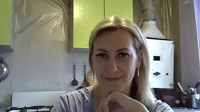 Snapshot of AshleyXHoney chatting on March 15, 6:25 am AshleyXHoney online show from March 15, 6:25 am