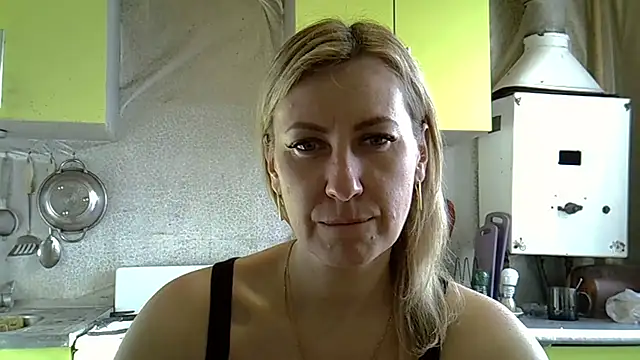 Snapshot of AshleyXHoney chatting on March 18, 5:52 am AshleyXHoney online show from March 18, 5:52 am