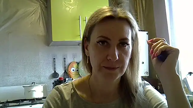 Snapshot of AshleyXHoney chatting on March 21, 6:38 am AshleyXHoney online show from March 21, 6:38 am