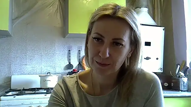 Snapshot of AshleyXHoney chatting on March 21, 9:45 am AshleyXHoney online show from March 21, 9:45 am
