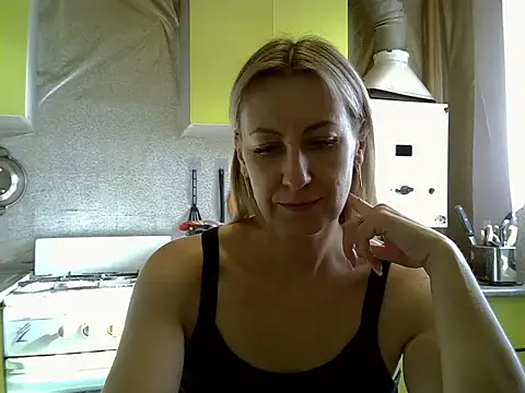 Snapshot of AshleyXHoney chatting on September 11, 6:24 am AshleyXHoney online show from September 11, 6:24 am