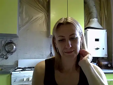 Snapshot of AshleyXHoney chatting on September 19, 7:43 am AshleyXHoney online show from September 19, 7:43 am