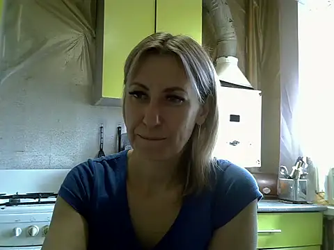 Snapshot of AshleyXHoney chatting on October 2, 8:21 am AshleyXHoney online show from October 2, 8:21 am