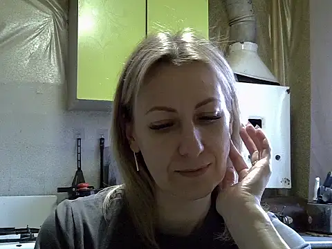Snapshot of AshleyXHoney chatting on October 21, 7:20 am AshleyXHoney online show from October 21, 7:20 am