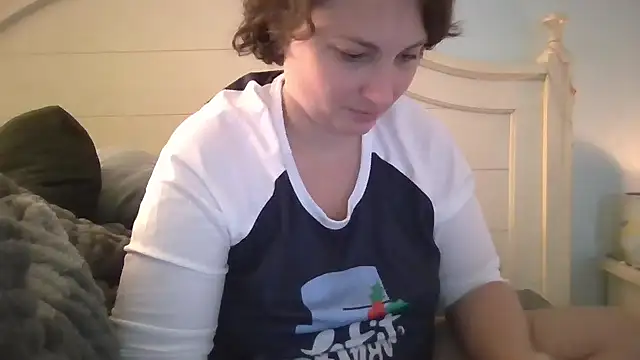 MilfyMrsRobinson online show from December 14, 2:00 pm