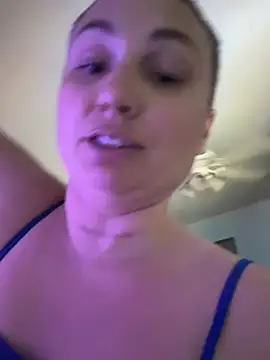 MilfyMrsRobinson online show from July 18, 8:45 pm