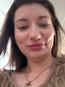 Snapshot of MooonReal chatting on December 21, 6:52 am MooonReal online show from December 21, 6:52 am