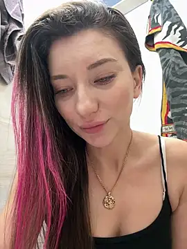 Snapshot of MooonReal chatting on January 3, 1:27 am MooonReal online show from January 3, 1:27 am