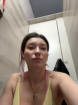 Snapshot of MooonReal chatting on January 4, 2:56 am MooonReal online show from January 4, 2:56 am