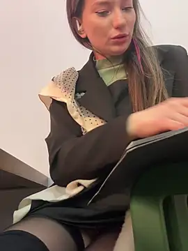 Snapshot of MooonReal chatting on January 19, 6:42 am MooonReal online show from January 19, 6:42 am