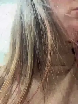 Snapshot of MooonReal chatting on January 30, 6:35 am MooonReal online show from January 30, 6:35 am