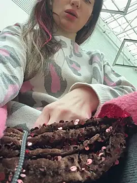 Snapshot of MooonReal chatting on March 7, 6:24 am MooonReal online show from March 7, 6:24 am