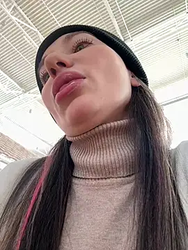 Snapshot of MooonReal chatting on March 14, 6:21 am MooonReal online show from March 14, 6:21 am