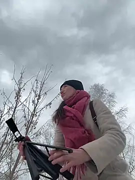 Snapshot of MooonReal chatting on March 18, 6:25 am MooonReal online show from March 18, 6:25 am