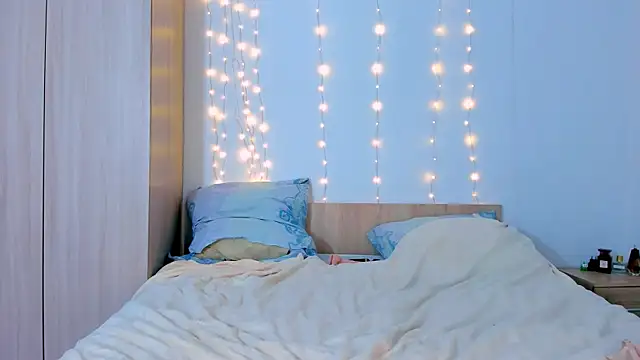 Snapshot of evelinal_ove chatting on February 13, 4:07 pm evelinal ove online show from February 13, 4:07 pm