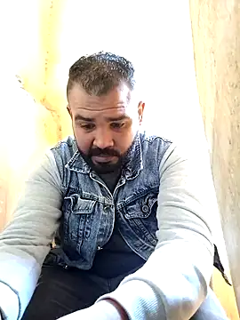 Snapshot of ListedLoin chatting on January 13, 8:26 am ListedLoin online show from January 13, 8:26 am