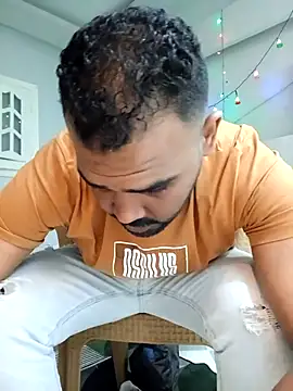 Snapshot of ListedLoin chatting on March 12, 7:49 pm ListedLoin online show from March 12, 7:49 pm