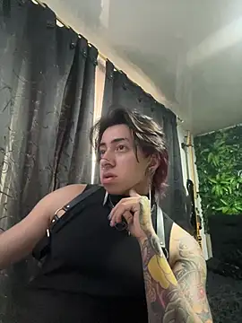 Snapshot of Yogurdebrownie69 chatting on February 12, 10:26 pm Yogurdebrownie69 online show from February 12, 10:26 pm