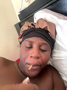 Snapshot of prettymelanin chatting on October 9, 6:33 am prettymelanin online show from October 9, 6:33 am