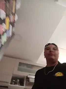 DyannaBloom online show from June 19, 1:37 pm