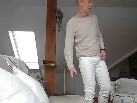 maxmueller321 online show from February 4, 9:15 am