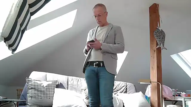 maxmueller321 online show from March 23, 9:02 am