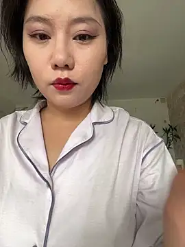 Eliza-E online show from May 17, 11:45 pm