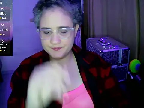 Snapshot of lolalicious_758 chatting on October 27, 10:58 pm lolalicious 758 online show from October 27, 10:58 pm