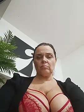 hugebobbs online show from July 9, 8:51 am