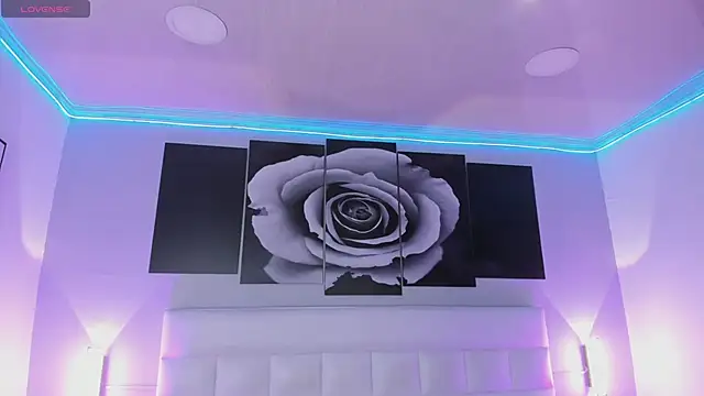 sofi bakerr online show from December 17, 11:38 am