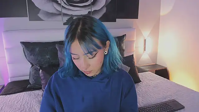 sofi bakerr online show from December 20, 11:39 am