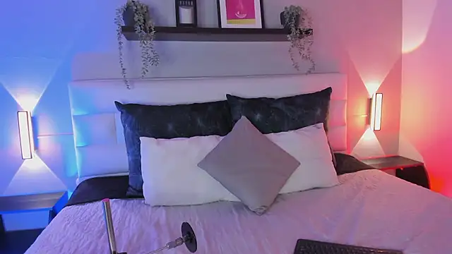 sofi bakerr online show from March 10, 11:37 am