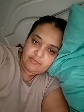 Snapshot of sarahhh1987 chatting on November 1, 4:31 pm sarahhh1987 online show from November 1, 4:31 pm