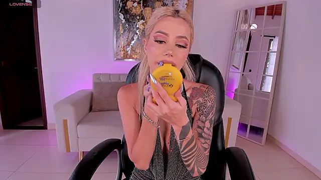 HannaConnor  online show from March 28, 8:52 pm