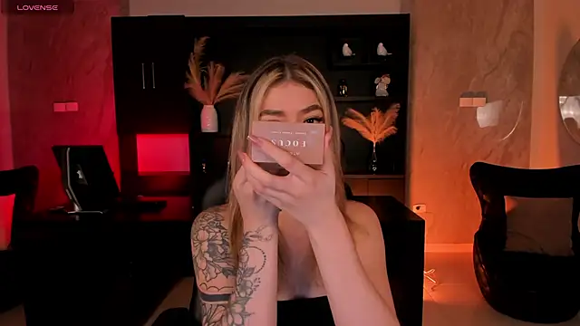 ViolettHansson online show from November 27, 6:54 pm