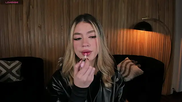 ViolettHansson online show from January 17, 11:26 am