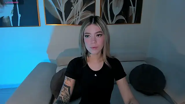 ViolettHansson online show from May 31, 11:39 am